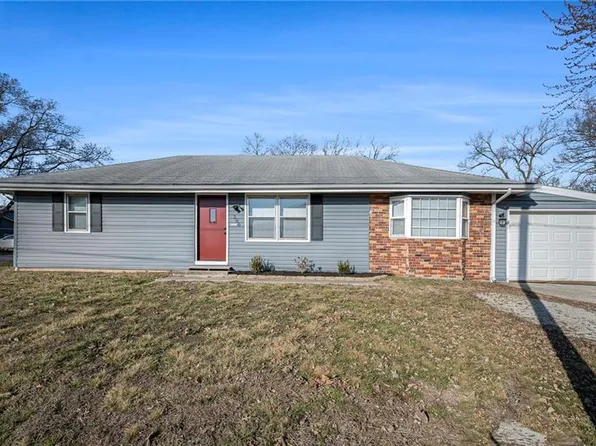 200 N Clark St, Kearney, MO 64060