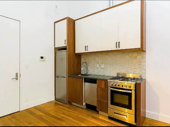 949 Willoughby Avenue image 6 of 16