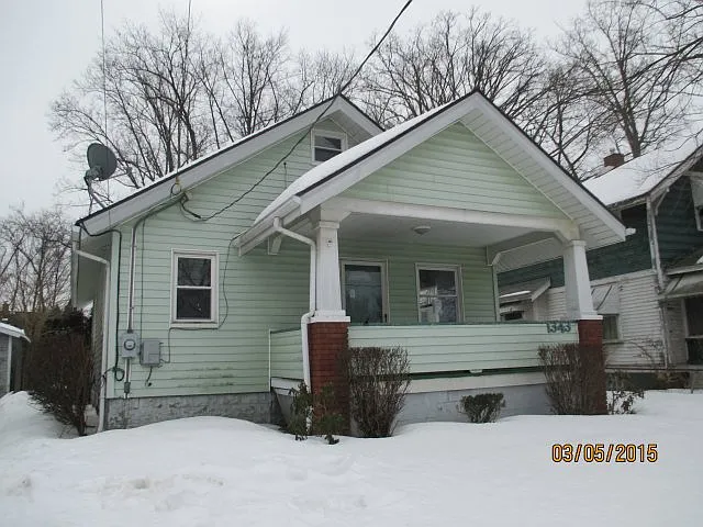 1343 Meadowbrook Ave SE photo 1