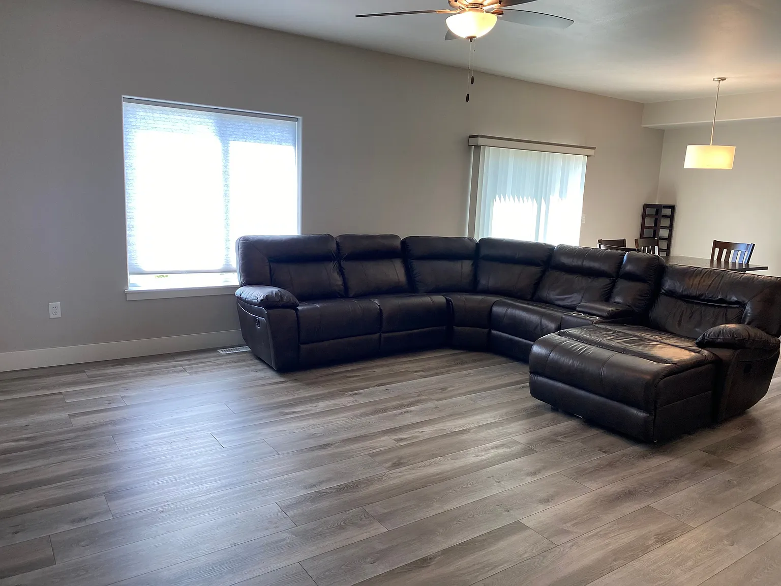 4 bed, 4.0 bath, 2400 sqft, $2,800 — Photo 2