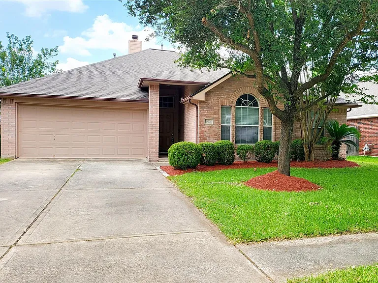 5631 Beaver Pass Ln — Photo 1