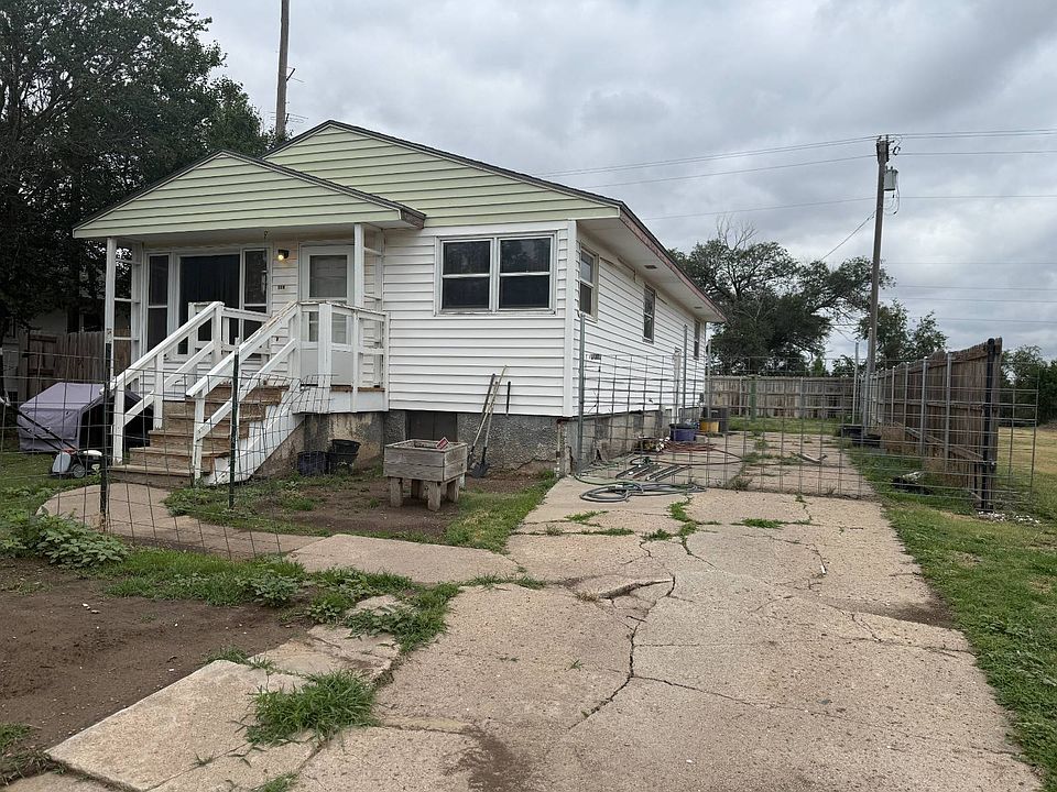 1st image of 645 W 4th St