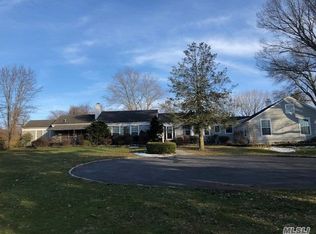 11 Chicken Valley Rd, Glen Head, NY 11545