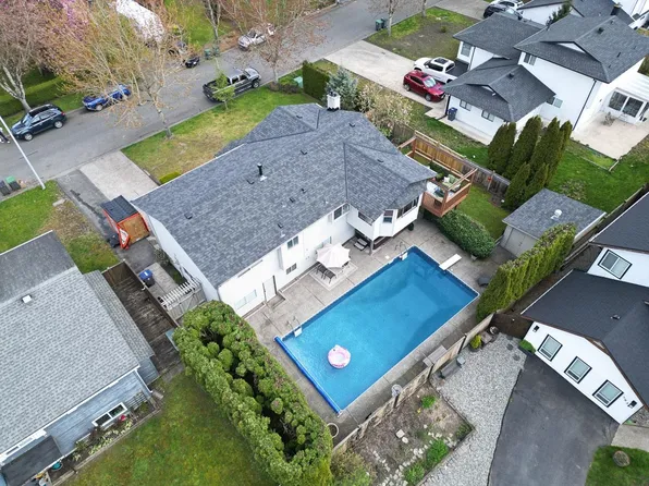 18320 59a Ave, Surrey, BC V3S 5Y1
