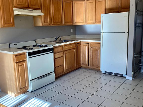 2nd image of 583 Yetman Ave