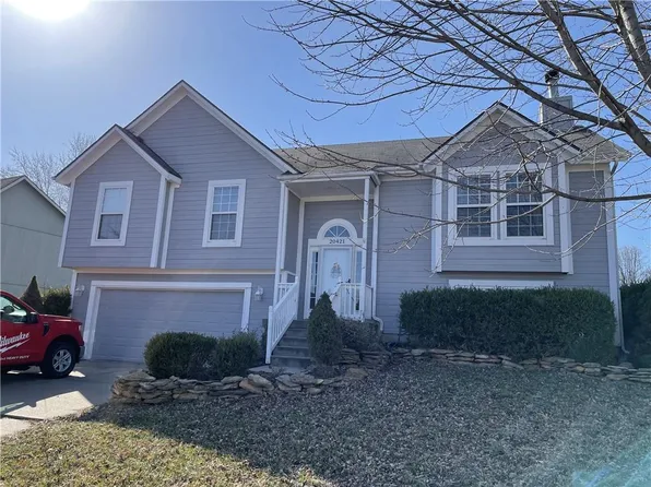20421 217th St, Spring Hill, KS 66083