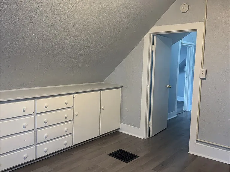 686 Seward St — Photo 21