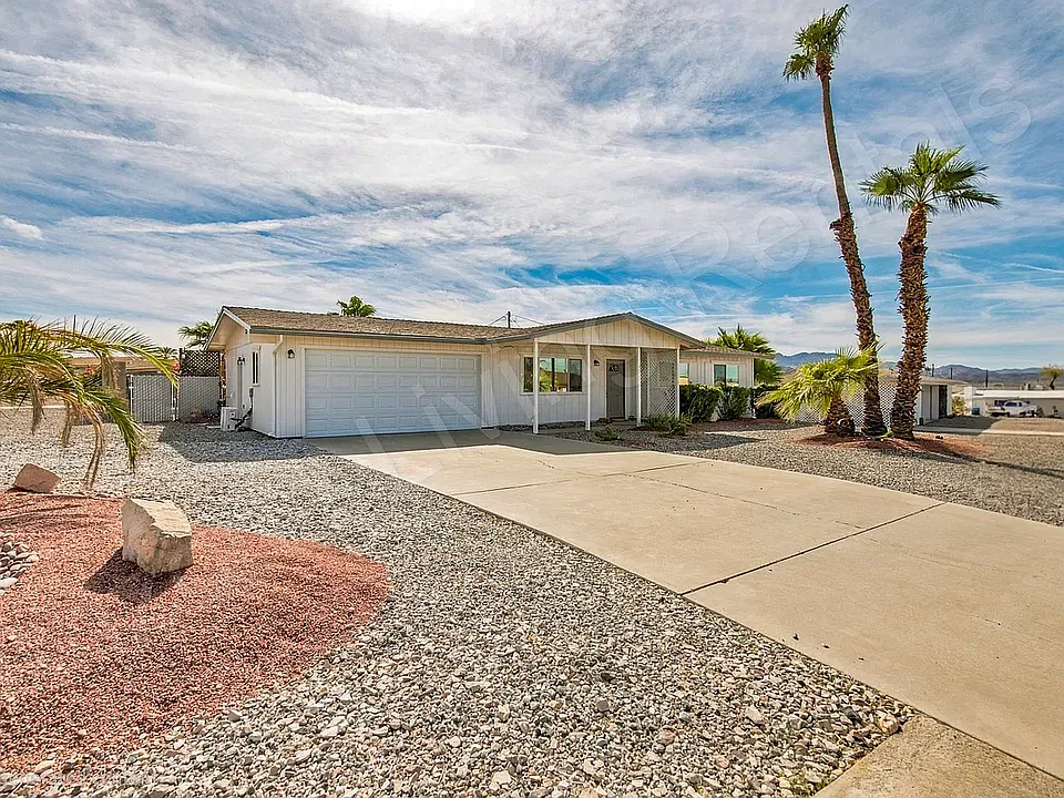 182 Smoketree Ave S