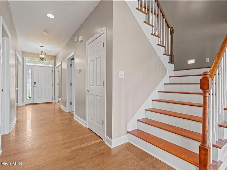 Elderberry Dr — Photo 2