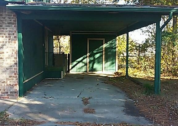 2nd image of 725 N Elm
