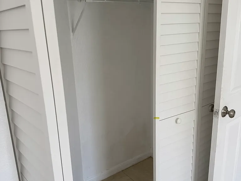 1516 SE Royal Green Cir #G104 — Photo 10
