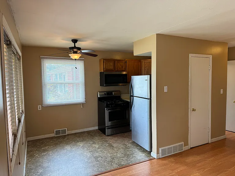 2264 Stieber St — Photo 2