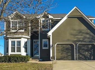 12201 S Shannan Ln, Olathe, KS 66062