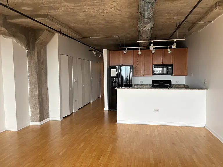 1550 S Blue Island Ave #912 — Photo 7