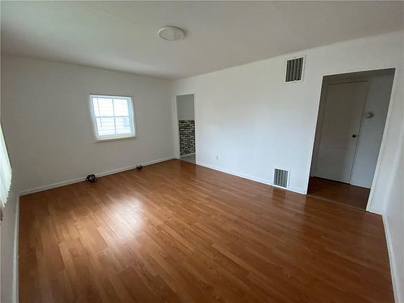 4th image of 3611 Elmwood Ave