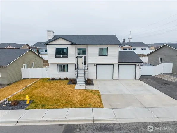 2479 3RD Street SE, East Wenatchee, WA 98802