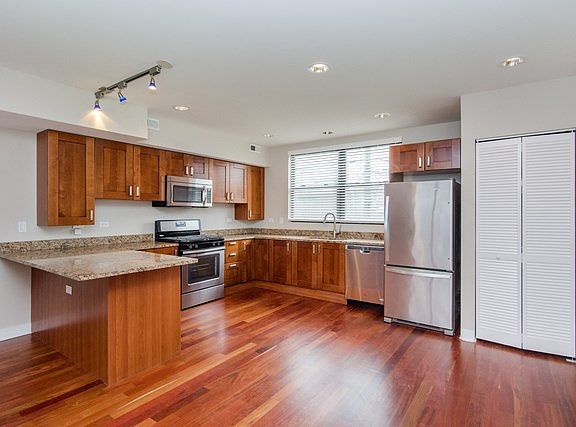 3rd image of 6417 N Paulina St Unit H