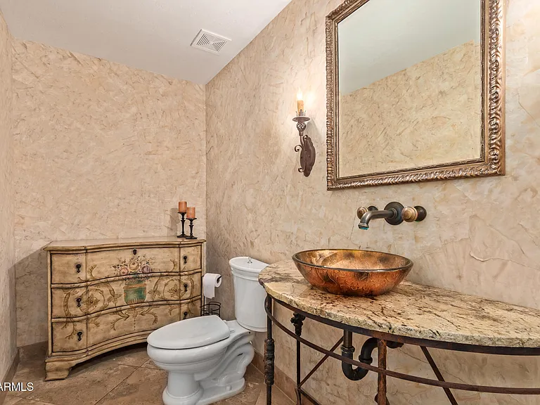 1211 E Desert Flower Ln — Photo 17