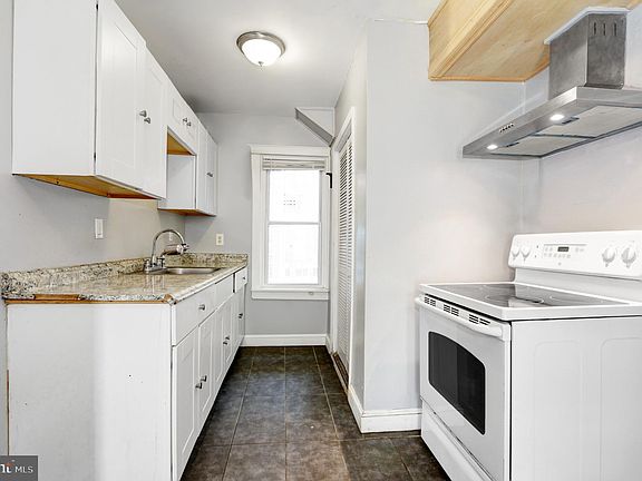 5th image of 1007 N Ohio Ave