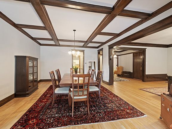 5th image of 5492 S Everett Ave #1