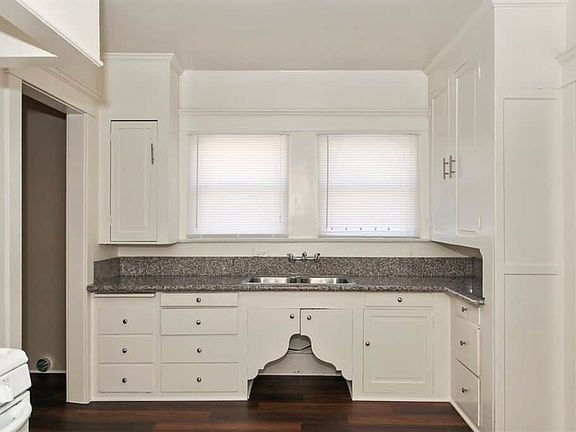 5th image of 3809 La Salle Ave