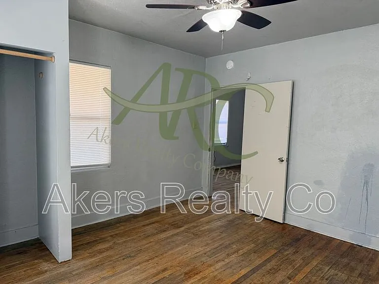 523 E Adams Ave — Photo 8