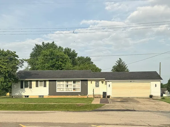 215 N Pearl St, Teutopolis, IL 62467
