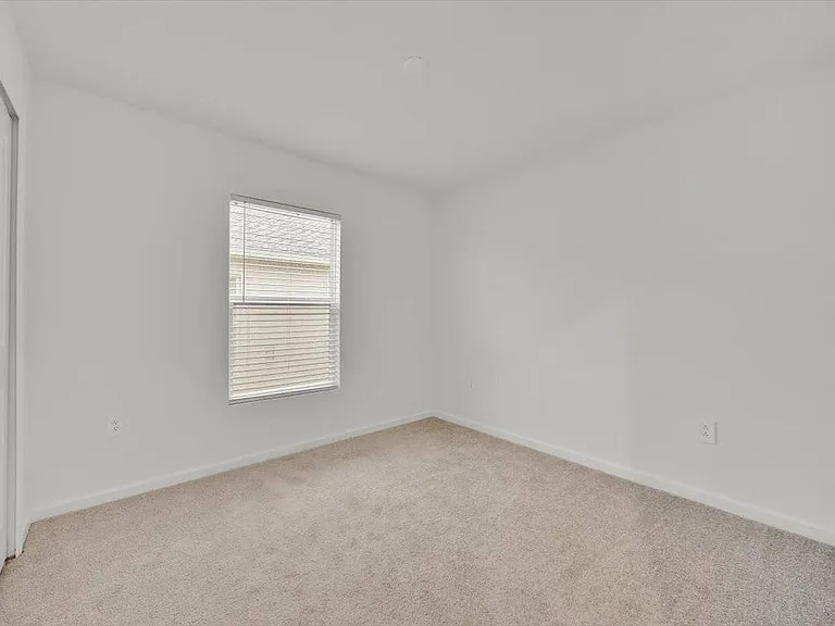 2398 McKinley Dr — Photo 7