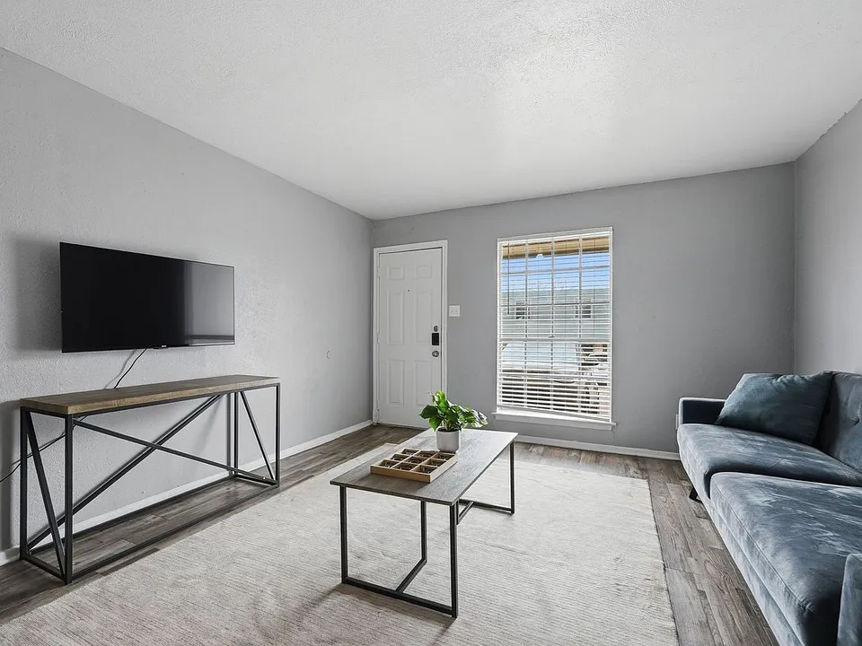 412 W Pioneer Pkwy #2-ID1613018P