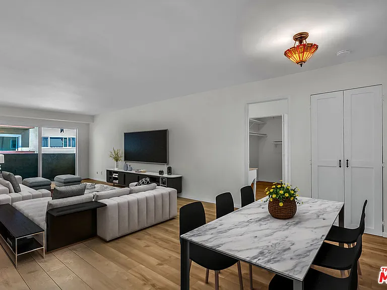 620 N Kenwood St #209 — Photo 3