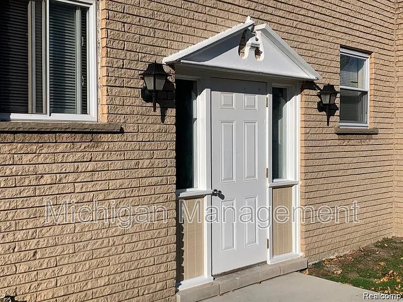 2 bed, 1.0 bath, 800 sqft, $975 — Photo 2