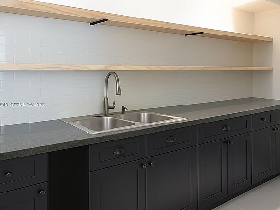 5th image of 910 Bay Dr APT 29