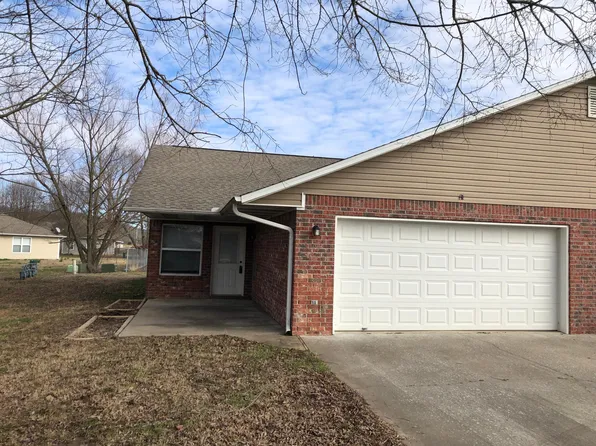2576 N Center St APT A, Fayetteville, AR 72701
