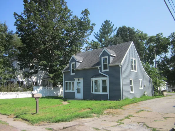 305 3rd St, Glenwood, IA 51534