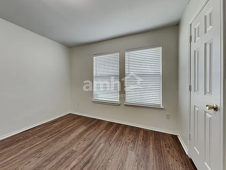 511 Robinwood Dr — Photo 15