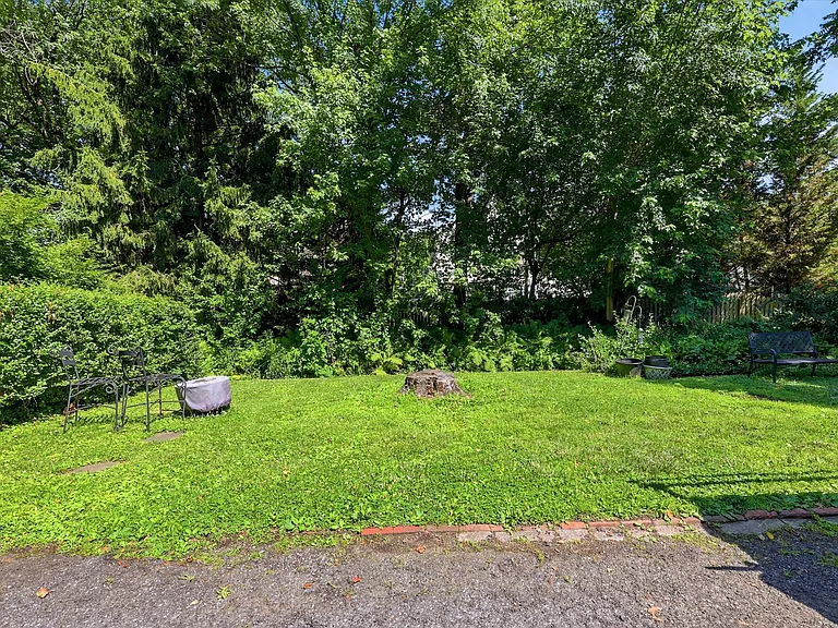 107 Plant Ave — Photo 15