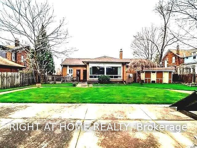 915 Athol St — Photo 13