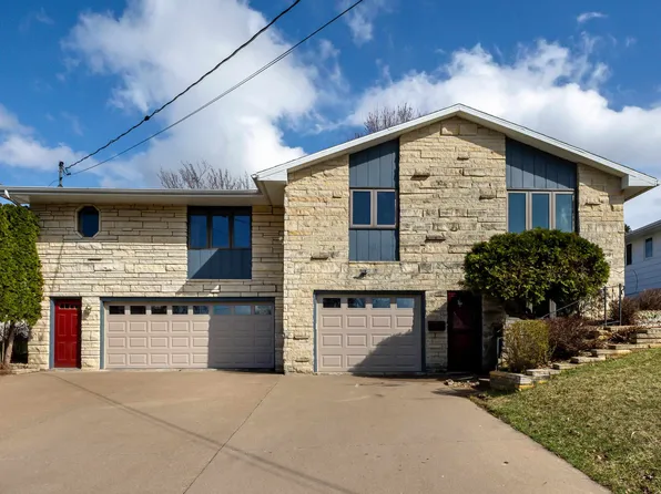 2250 Woodlawn St, Dubuque, IA 52001
