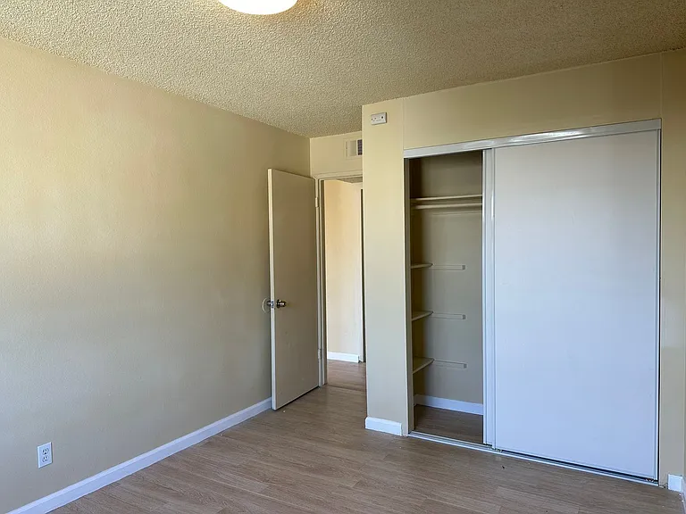 1423 Edgewood Dr — Photo 5