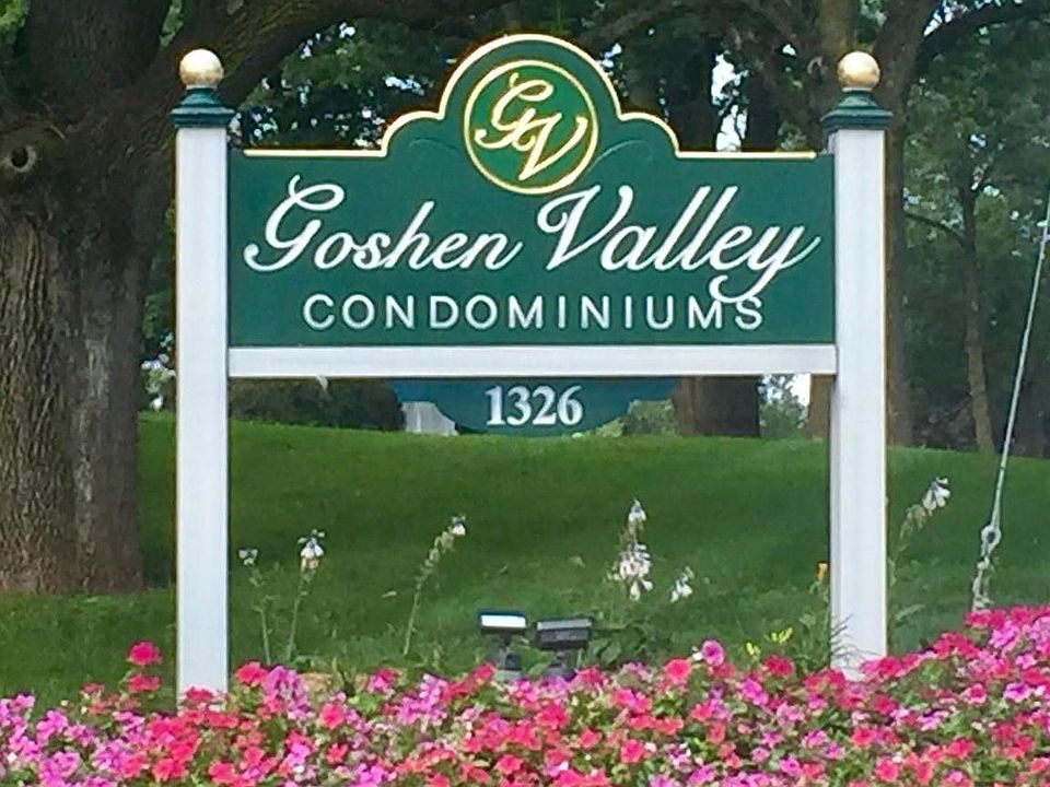Remodeled 2 BR 1 Bath with Fireplace in Goshen Valley Condos