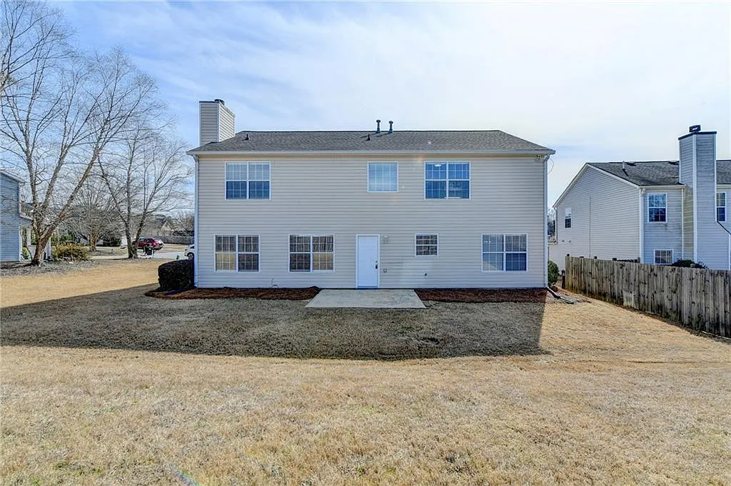 4 bed, 2.5 bath, 2497 sqft, $2,425 — Photo 3