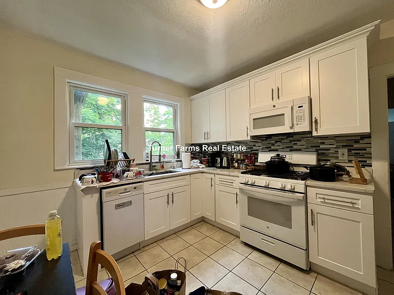 39 Waterhouse St #2A — Photo 2
