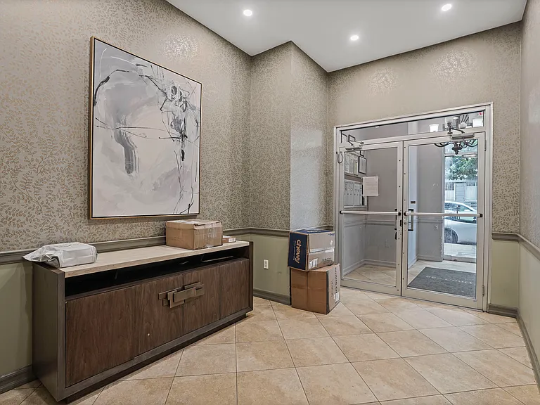 562 Court St #5B — Photo 23