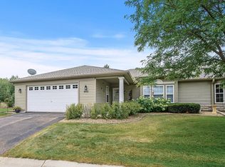 966 Carriage Hills Dr, Chaska, MN 55318