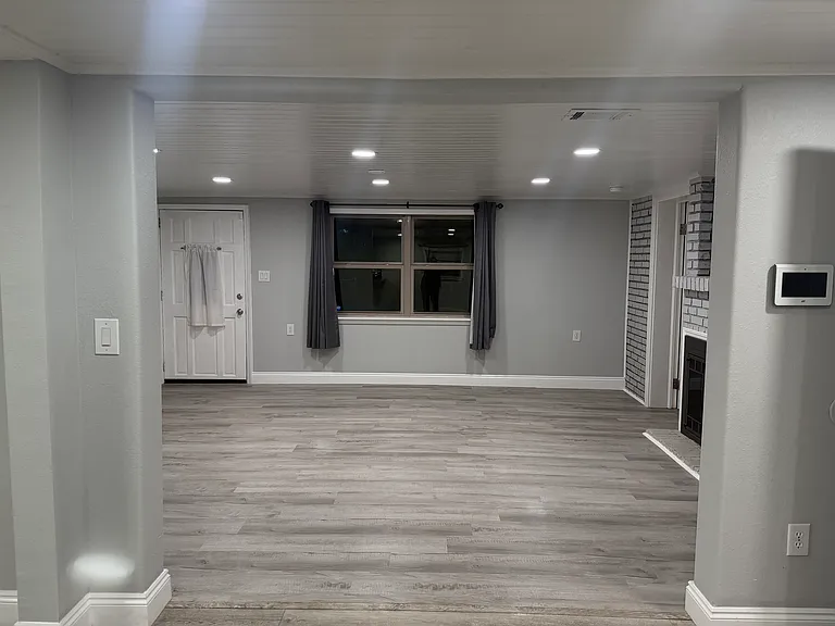 622 Ayer St — Photo 9