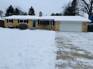 602 N Azalea Blvd, Barberton, OH 44203