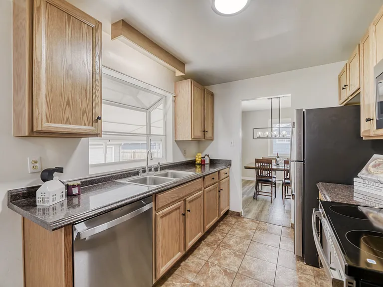 1015 W Longview Ave — Photo 7