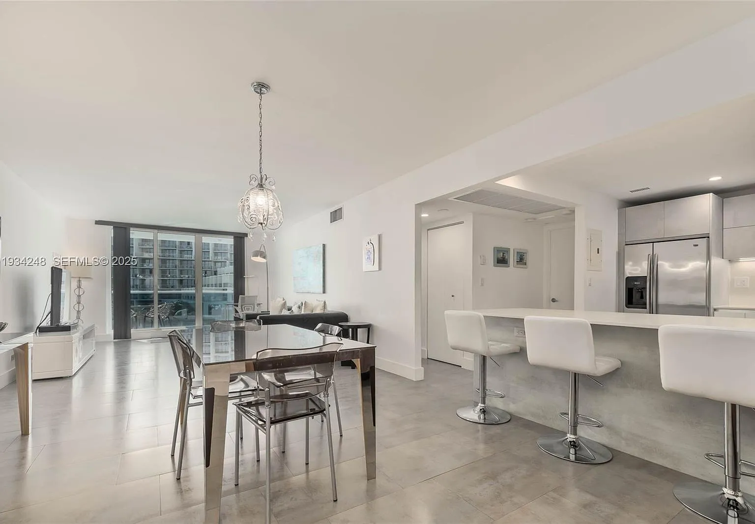 Roney Palace Condo — Photo 2