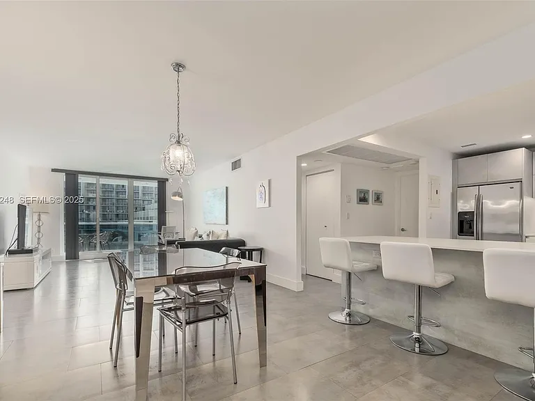 2301 Collins Ave #507 — Photo 2