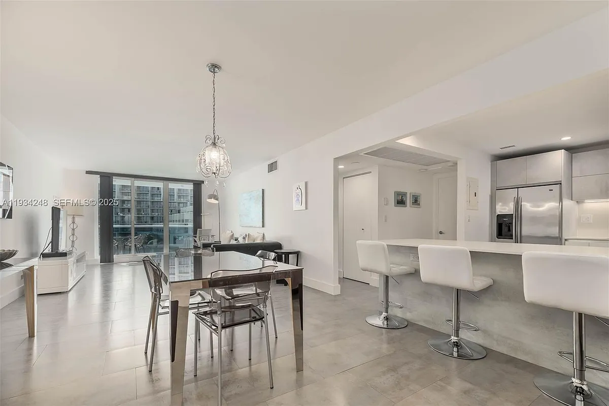 Building Photo - 2301 Collins Ave #507